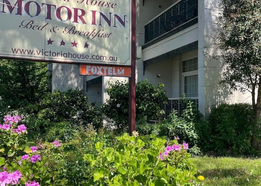 Victoria Croydon North Exterior Detail