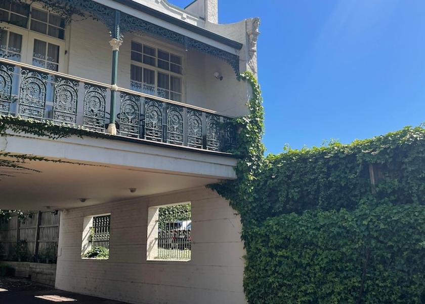 Victoria Croydon North Exterior Detail