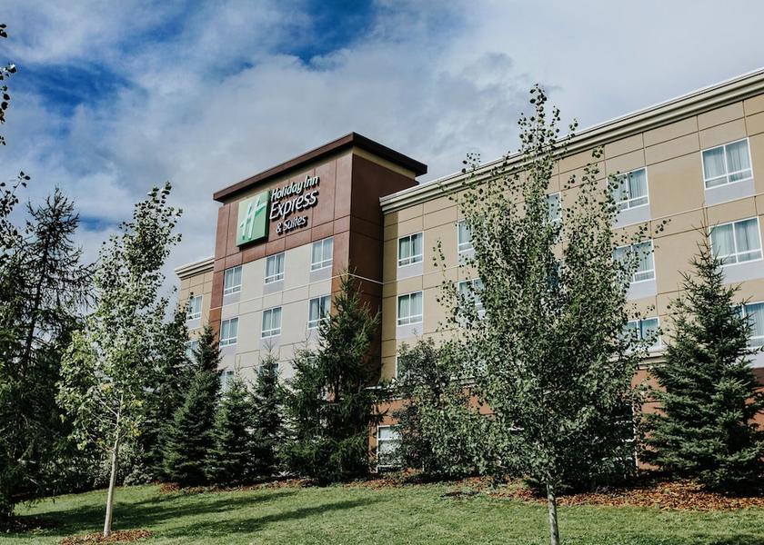 Alberta Spruce Grove Exterior Detail