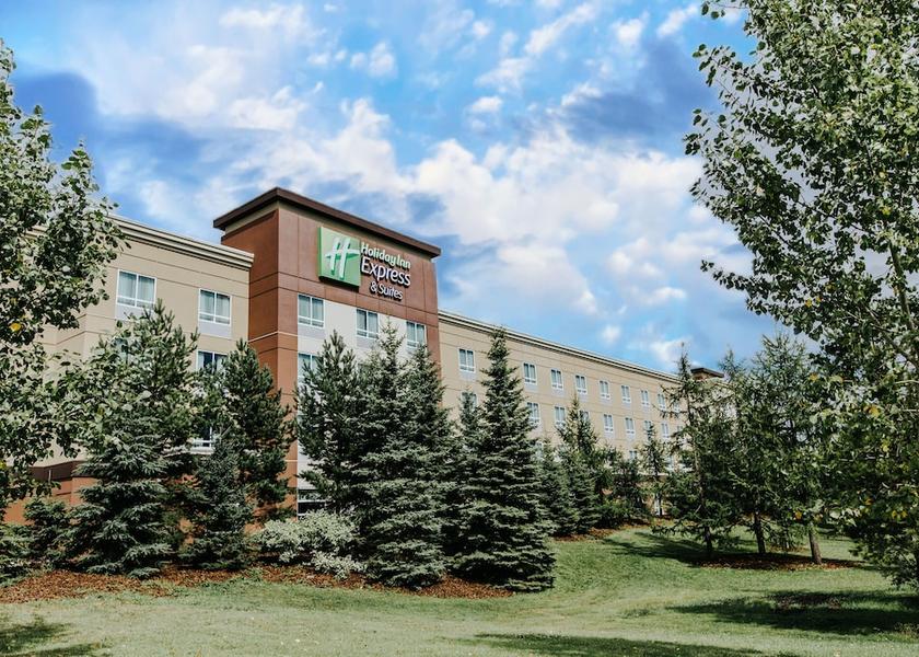 Alberta Spruce Grove Exterior Detail