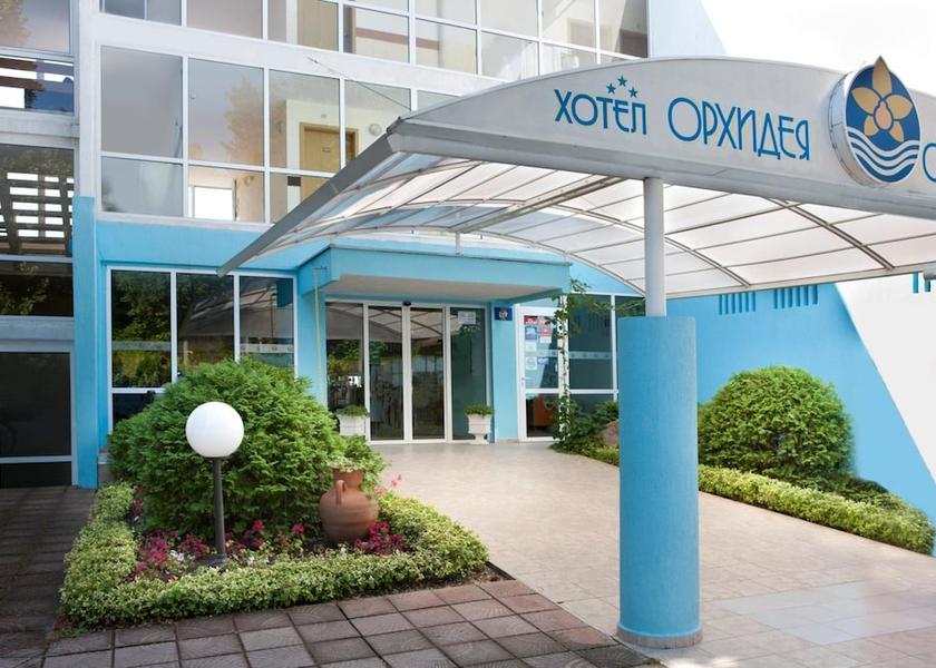  Albena Exterior Detail