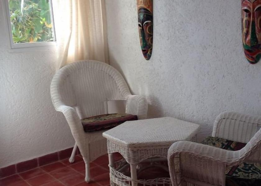  Port-au-Prince Interior Entrance