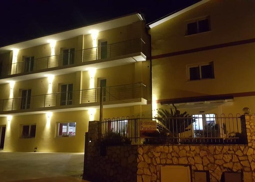 Calabria Gizzeria Courtyard