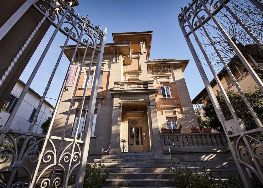 Tuscany Pisa Property entrance