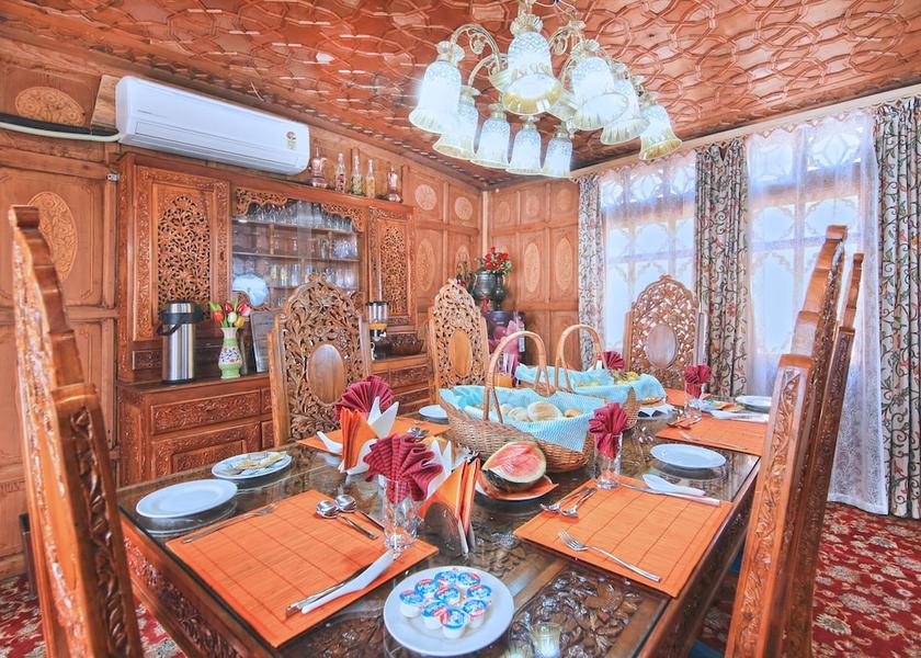 Jammu and Kashmir Srinagar Breakfast Area