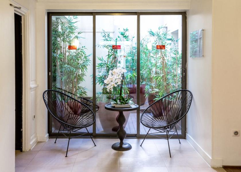 Île-de-France Paris Lobby sitting area