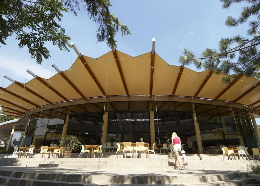  Albena Outdoor Dining
