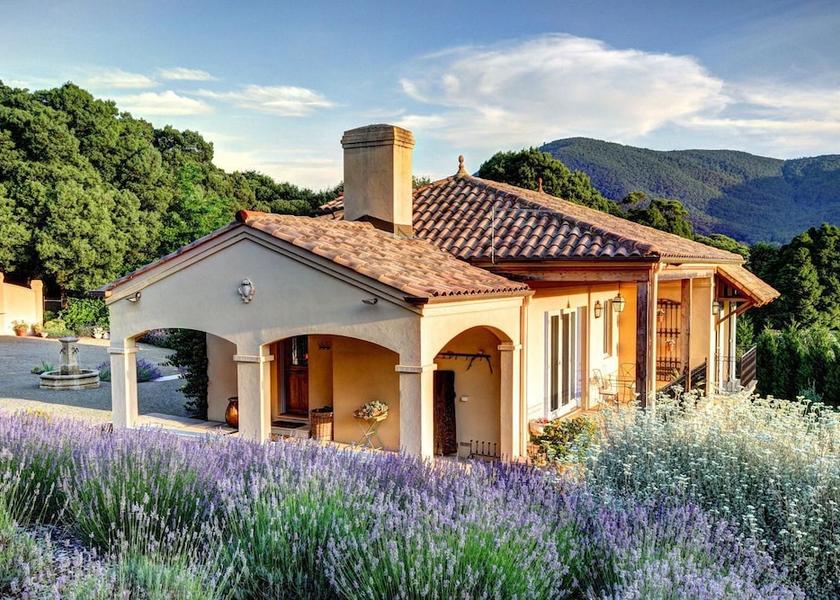 Victoria Warburton Property Grounds