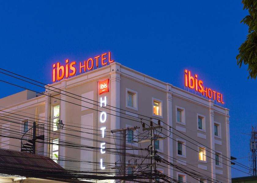 Vientiane Vientiane Front of property - evening/night
