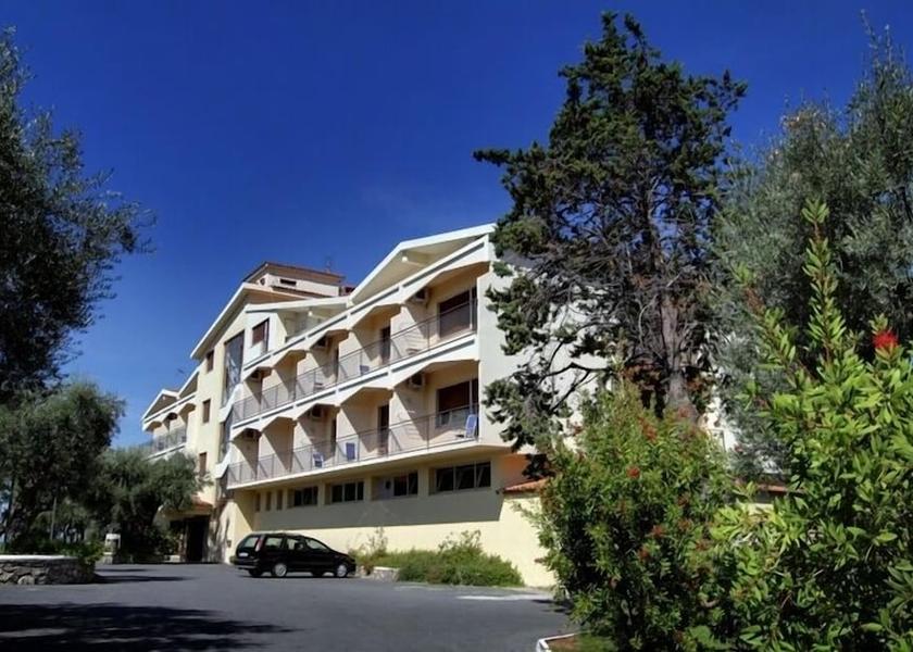 Calabria Diamante Exterior Detail