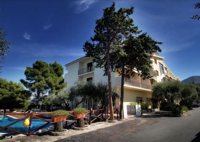 Calabria Diamante Exterior Detail