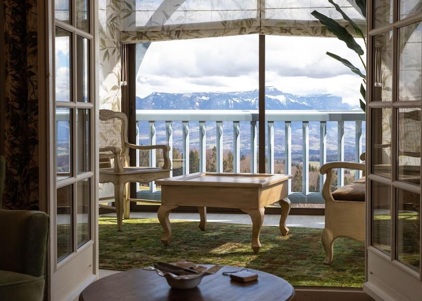 Auvergne-Rhone-Alpes Cruseilles Porch