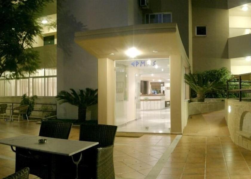 Crete Kissamos Entrance