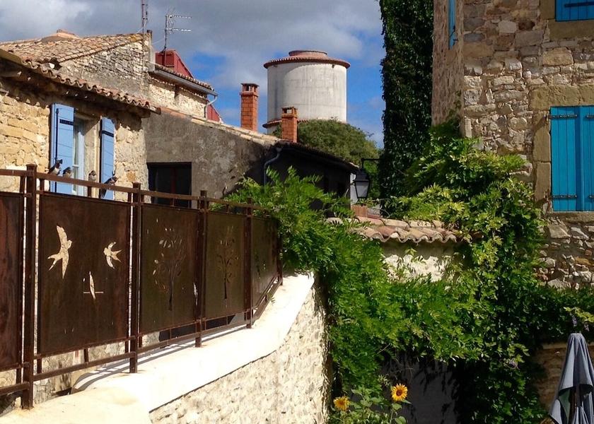 Occitanie Saint-Jean-de-Ceyrargues Exterior Detail