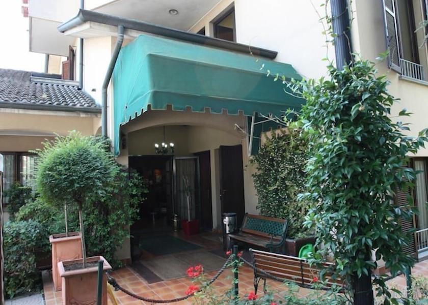 Lombardy Vimodrone Exterior Detail