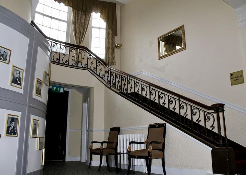 England Dudley Lobby