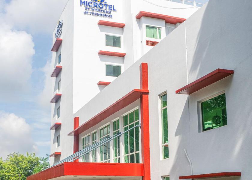  Quezon City Hotel Exterior