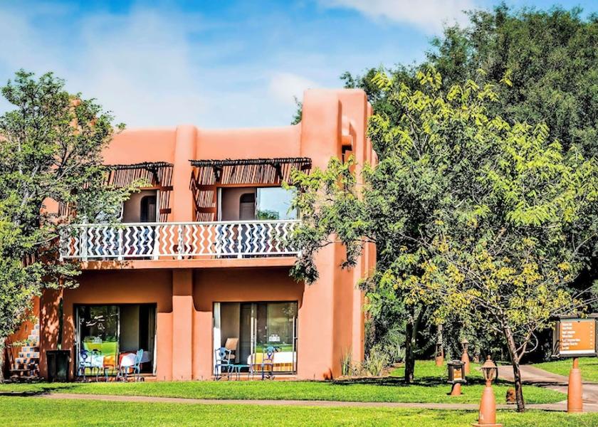  Livingstone Exterior Detail