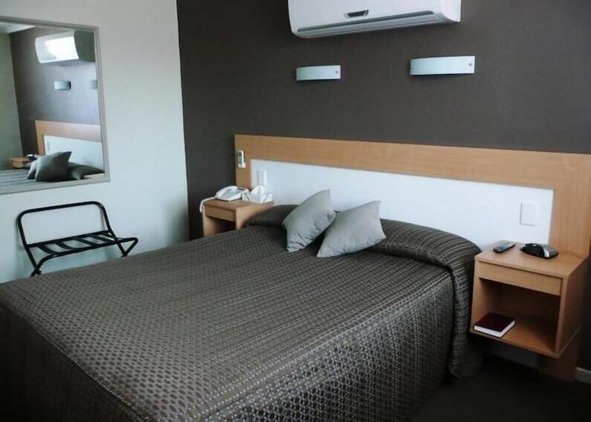 Victoria Melbourne Room