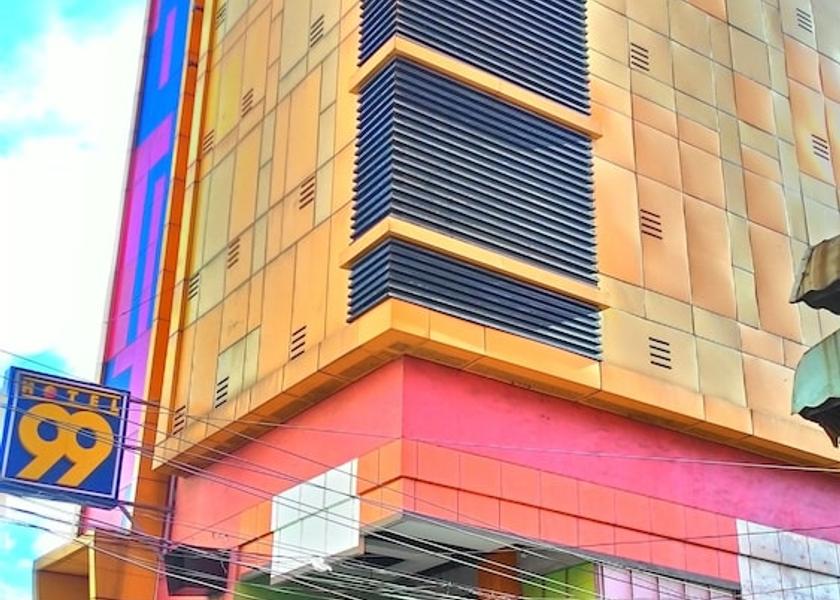  Quezon City Front of property
