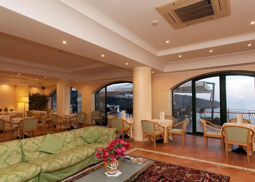 Campania Centola Lobby