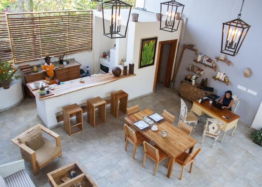  Petionville Interior Entrance