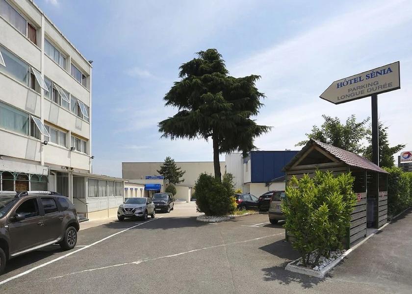 Ile-de-France Orly Exterior Detail