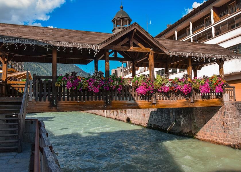 Auvergne-Rhone-Alpes Vallorcine Exterior Detail