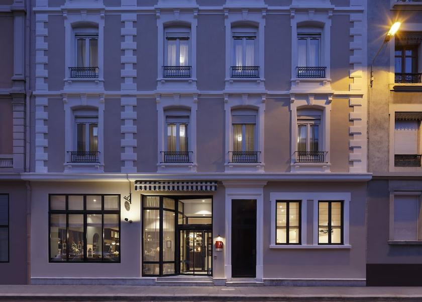 Auvergne-Rhône-Alpes Grenoble Front of property - evening/night