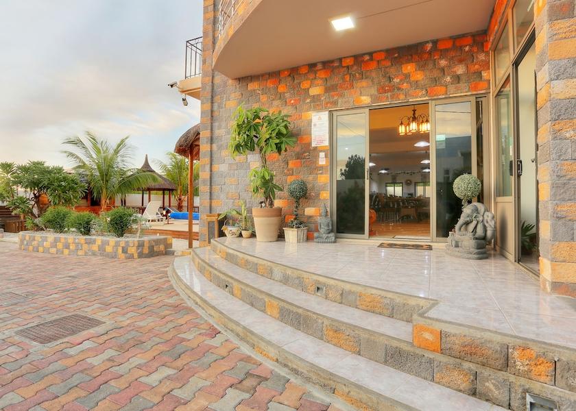 MU Flic-en-Flac Facade