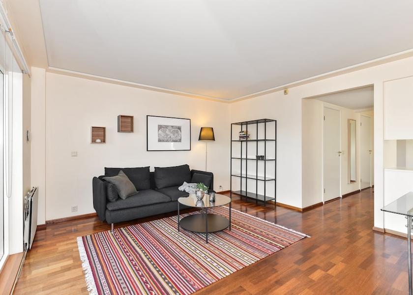  Oslo Interior Entrance