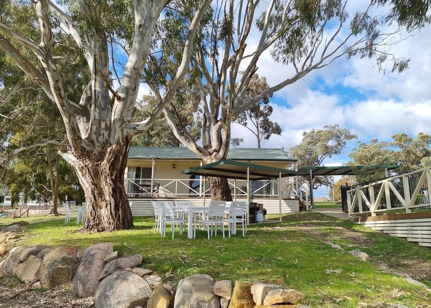 Victoria Beechworth Outdoor Dining