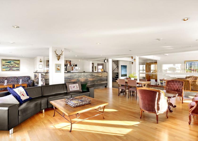 Southern Peninsula Reykjanesbær Lounge