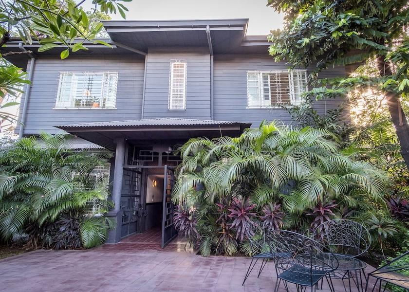  Pasay Front of property
