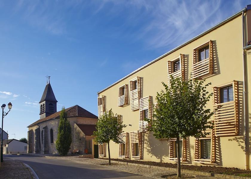 Île-de-France Mauregard Front of property