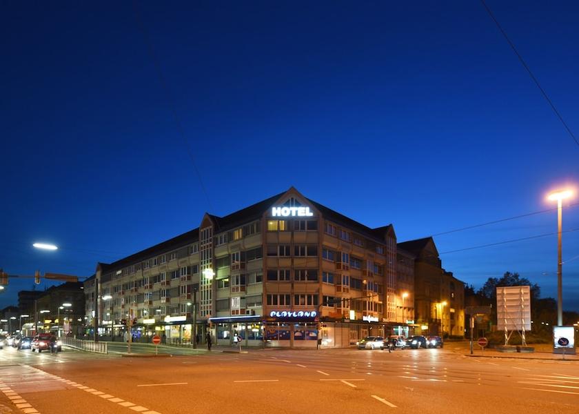 Baden-Württemberg Karlsruhe Front of property - evening/night
