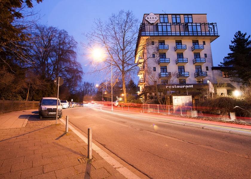 Hessen Wiesbaden Front of property - evening/night