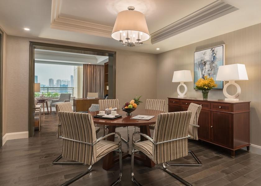  Makati Living area