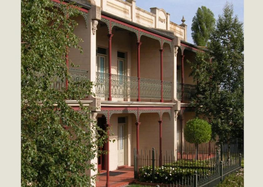 Victoria Melbourne Facade