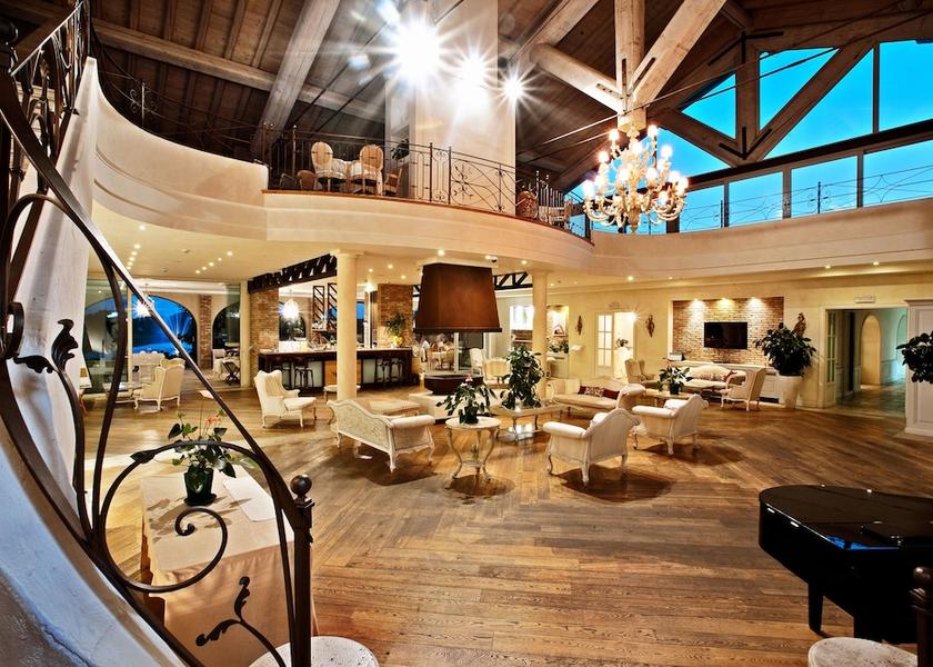 Lombardy Pozzolengo Lounge