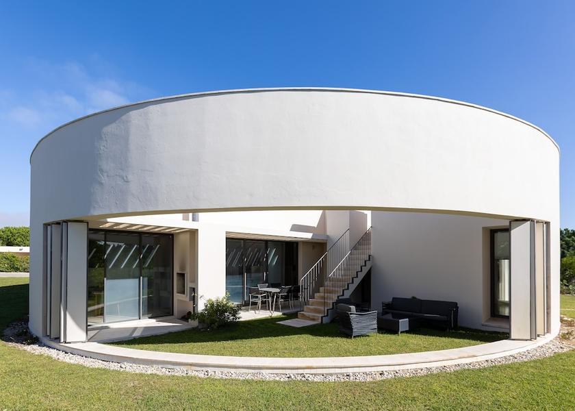 Leiria Obidos Front of property
