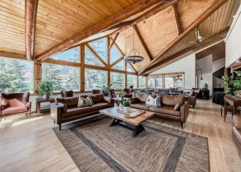 Alberta Canmore Lobby
