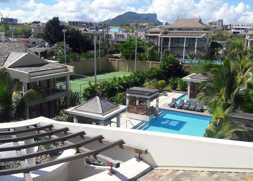 MU Flic-en-Flac Exterior Detail