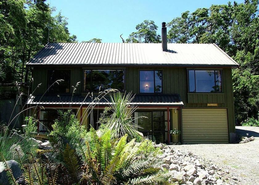 Tasman Region St. Arnaud Exterior Detail
