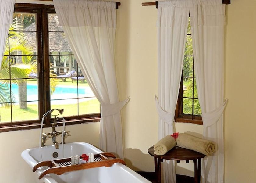  Arusha Deep Soaking Bathtub