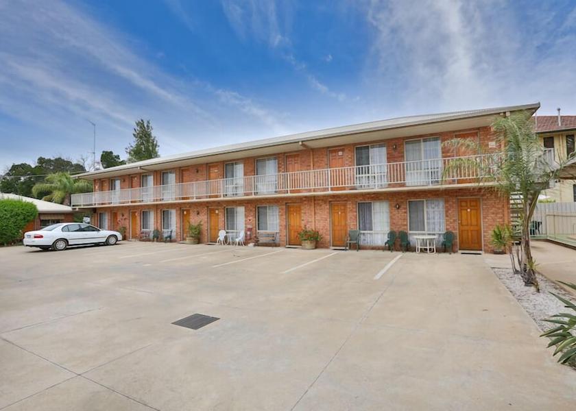 Victoria Red Cliffs Property Grounds