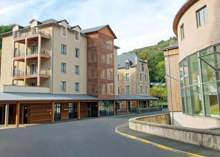 Auvergne-Rhone-Alpes Chaudes-Aigues Facade