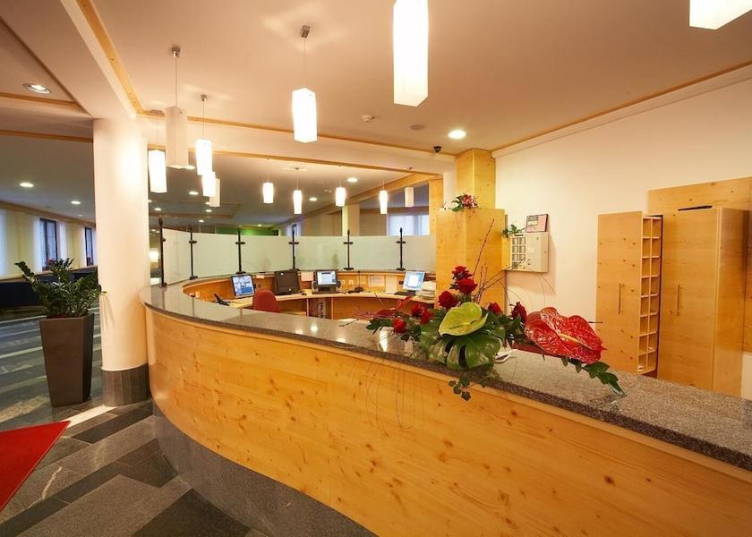  Zrece Lobby