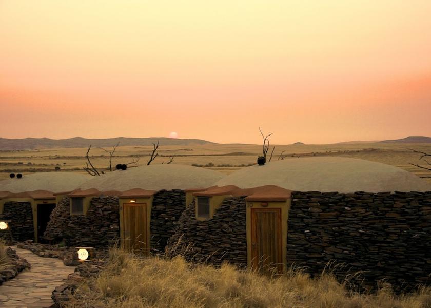  Solitaire Exterior Detail