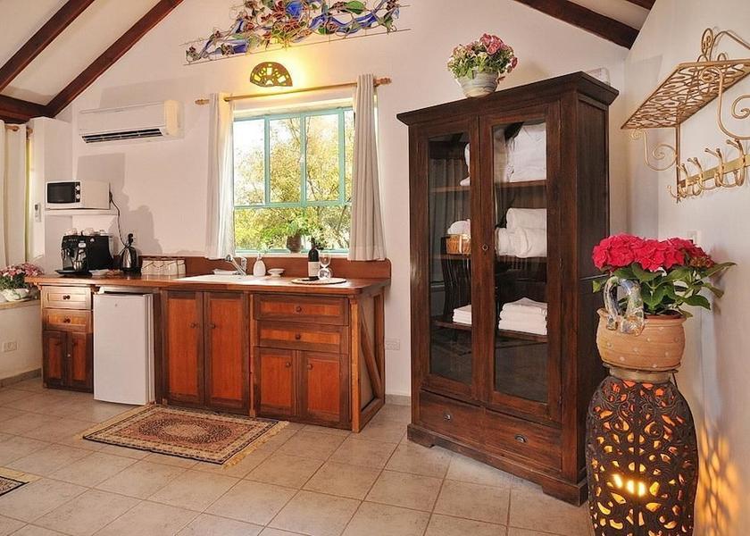  Rosh Pinna Kitchenette